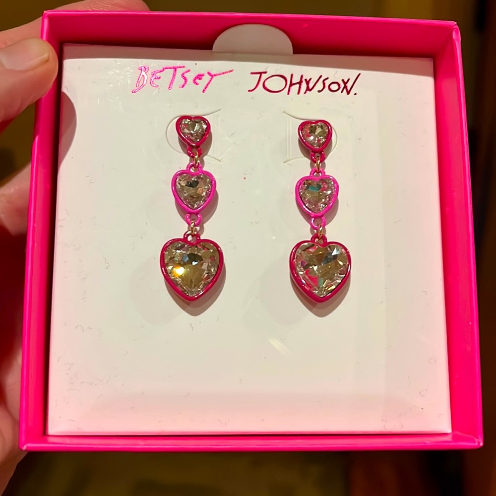Betsey Johnson sparkly three HEART earrings. NEW perfect for Valentine’s Day!❤️